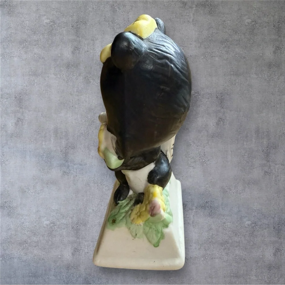 Vintage 1979 Russ Berrie & Co. Ceramic Skunk Figurine (model #818)